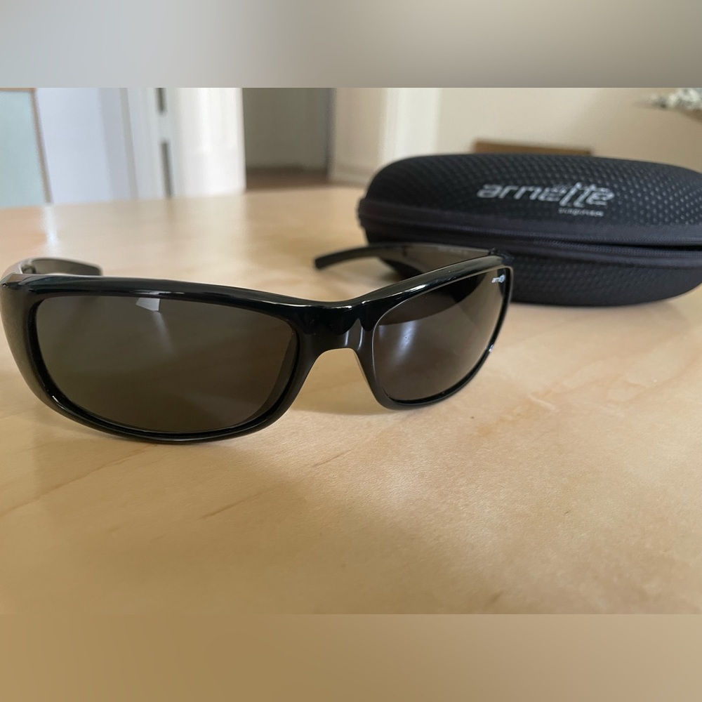 Used Arnette Hold Up Black sunglasses